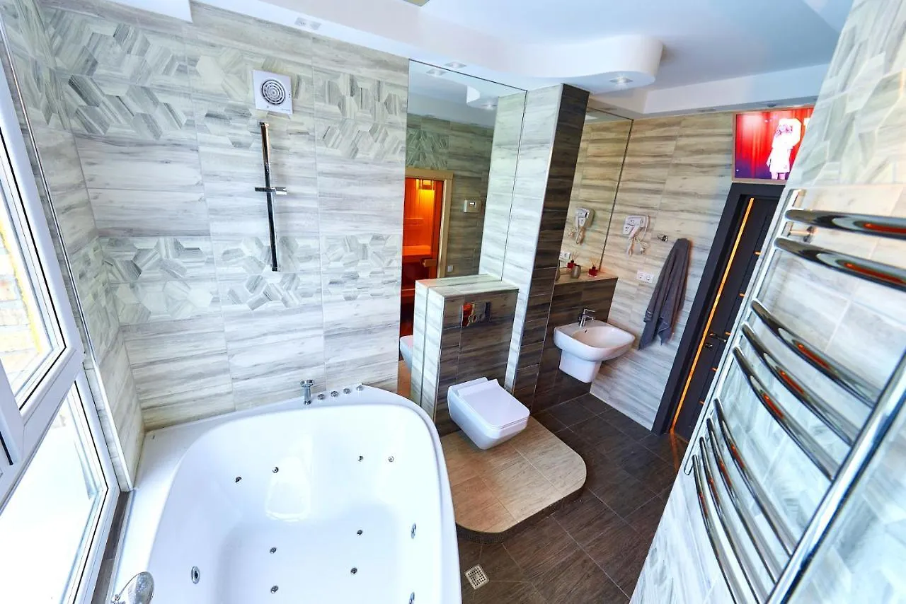 Sauna, Big Jacuzzi , Khreshchatyk Apartments Киев